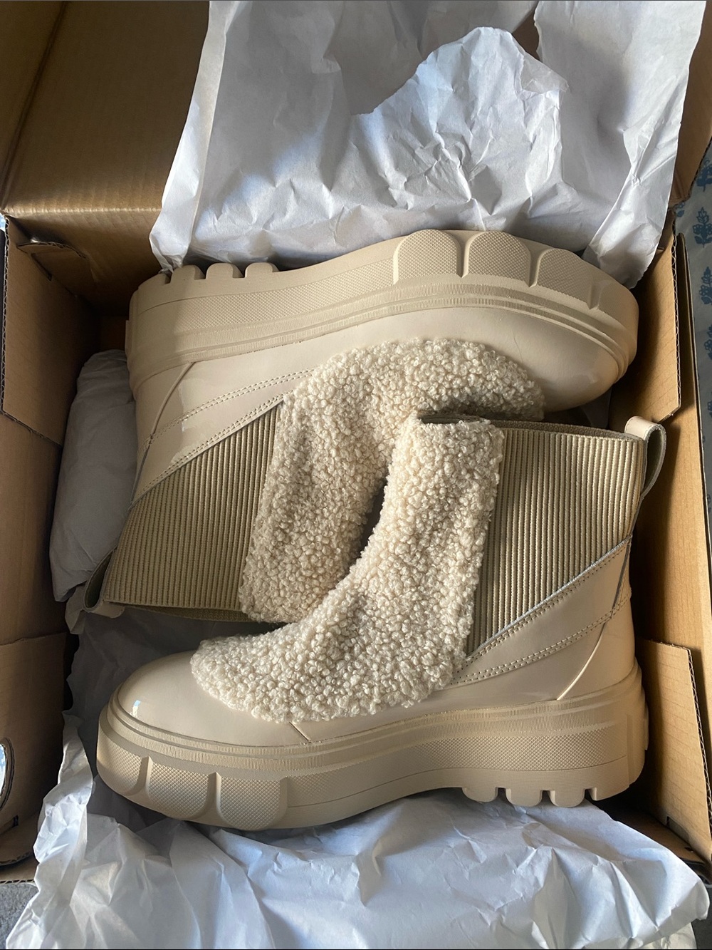 Sorel Caribou Shearling Cream Chunky Chelsea Boot Size 10 NWB